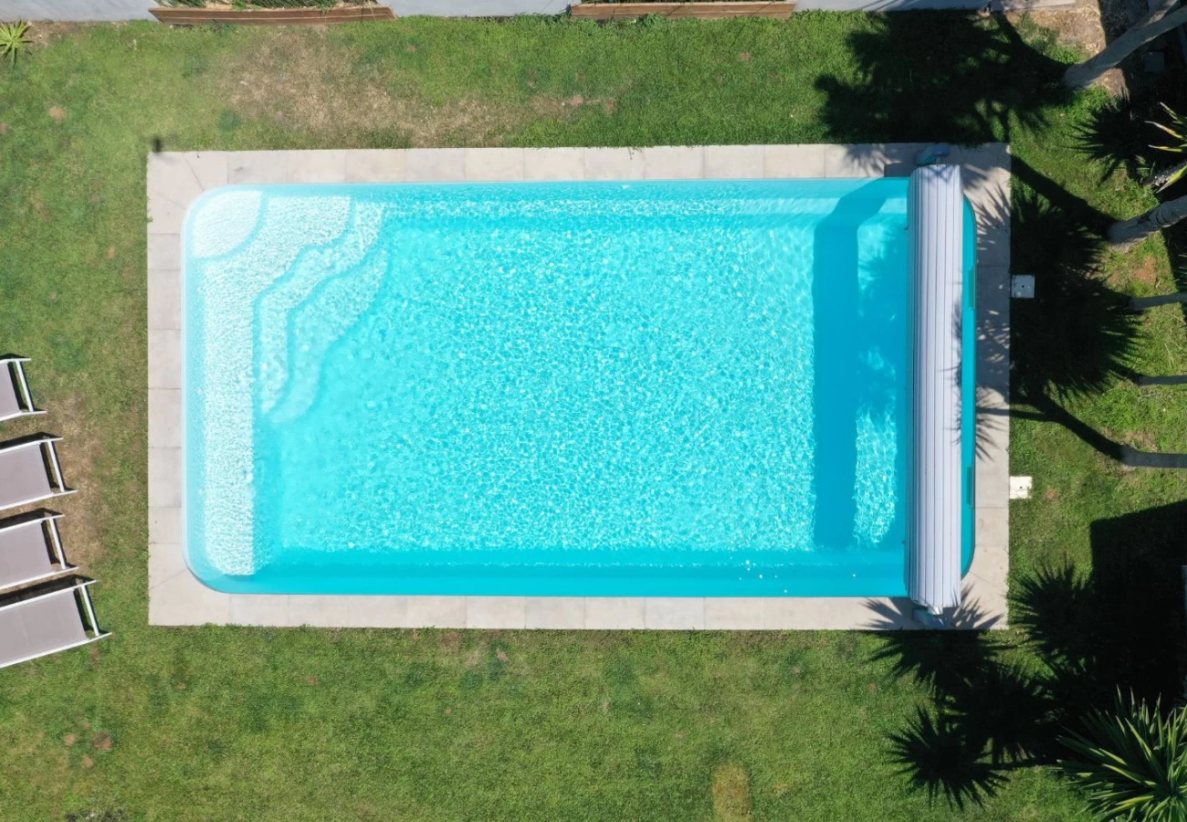 Installation d'une piscine Castillon à Plan-de-Cuques (13)